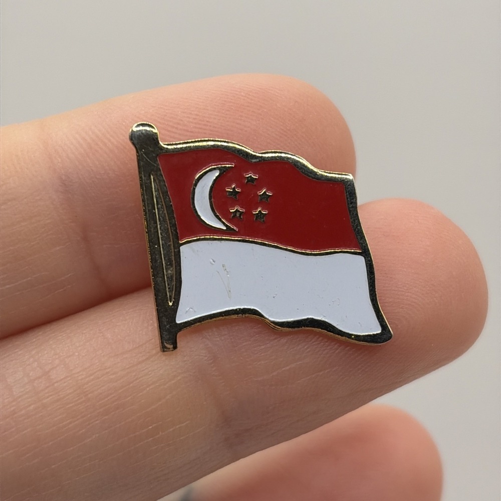 Singapore Flag Waving Country Asia Lapel Hat Pin‎